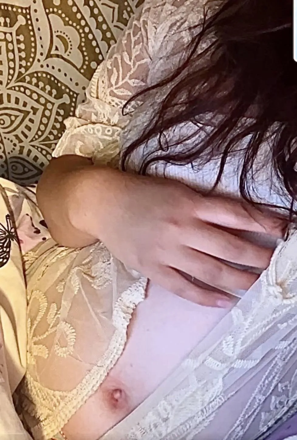 Would you play with my belly button?