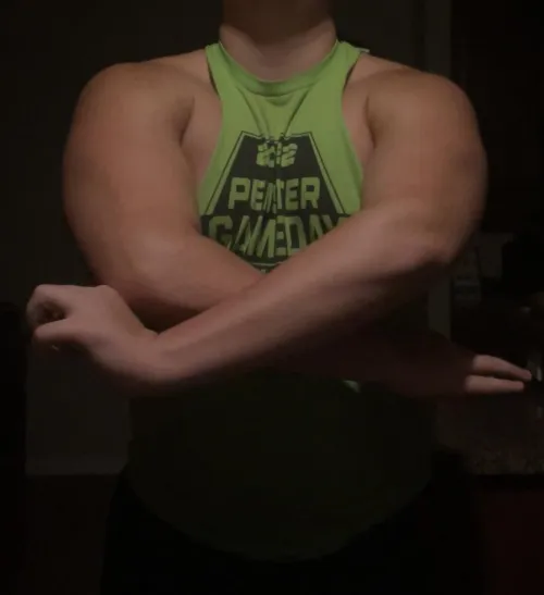 18 [M4R] I’m a virgin located in weatherford I’m open to girls and couples who wanna take my virginity