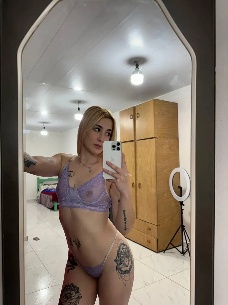 25f I go harder at night than she ever could. Wanna test that?