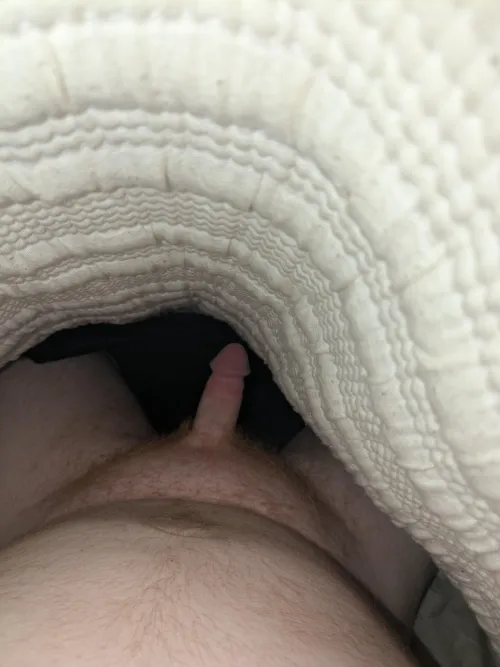 I'm so hard looking for hot pics straight but down to talk about my dick