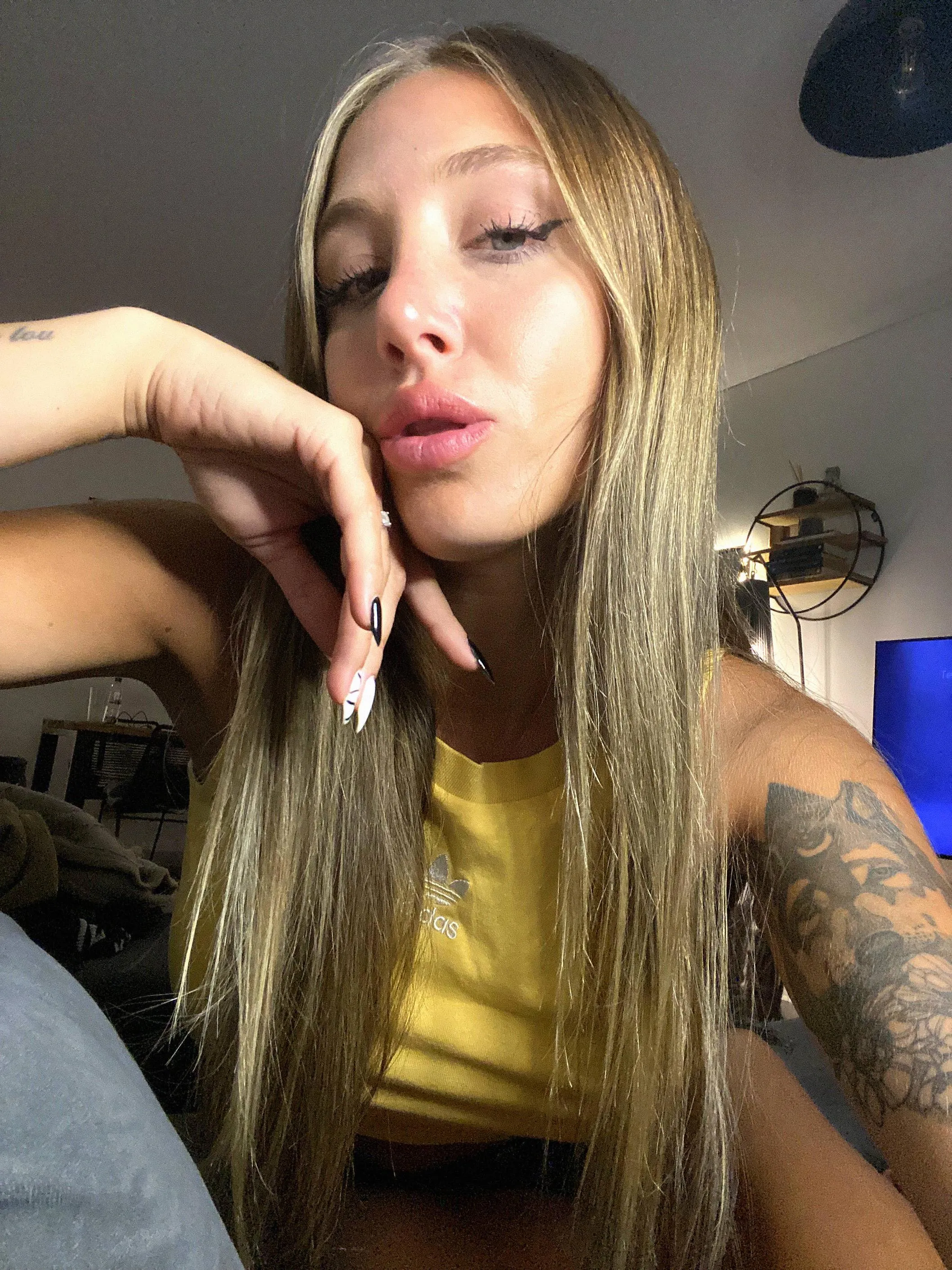 My lips a bit dry, can you fix that for me?