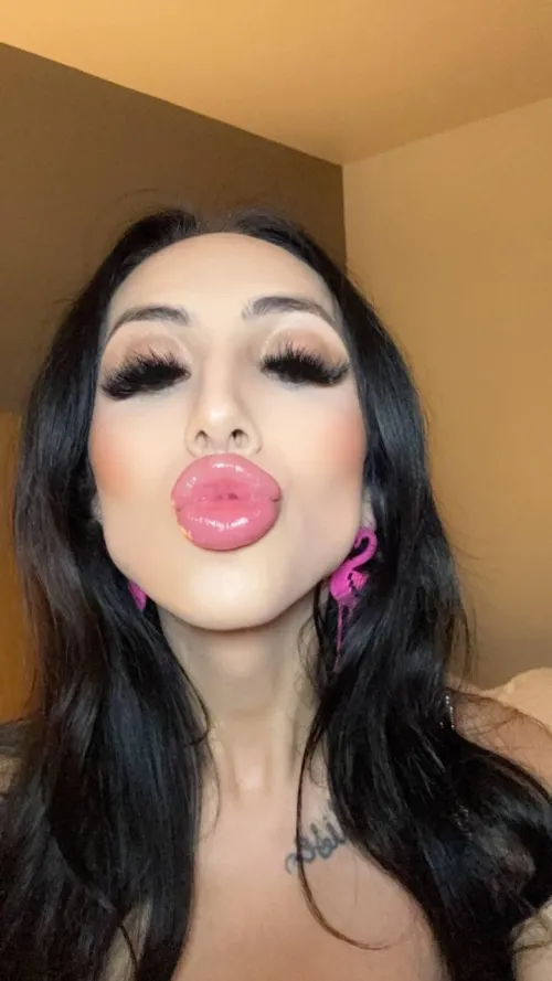 Say yes if you would accept nudes from a trans girl (not joking) She/Her