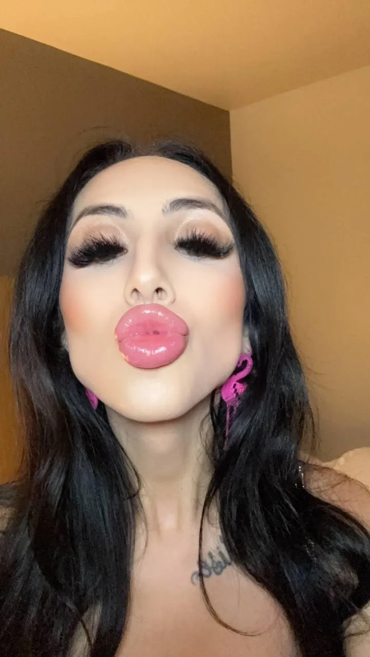 Say yes if you would accept nudes from a trans girl (not joking) She/Her