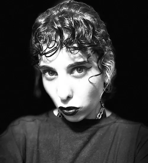 Send u a poisoned kiss