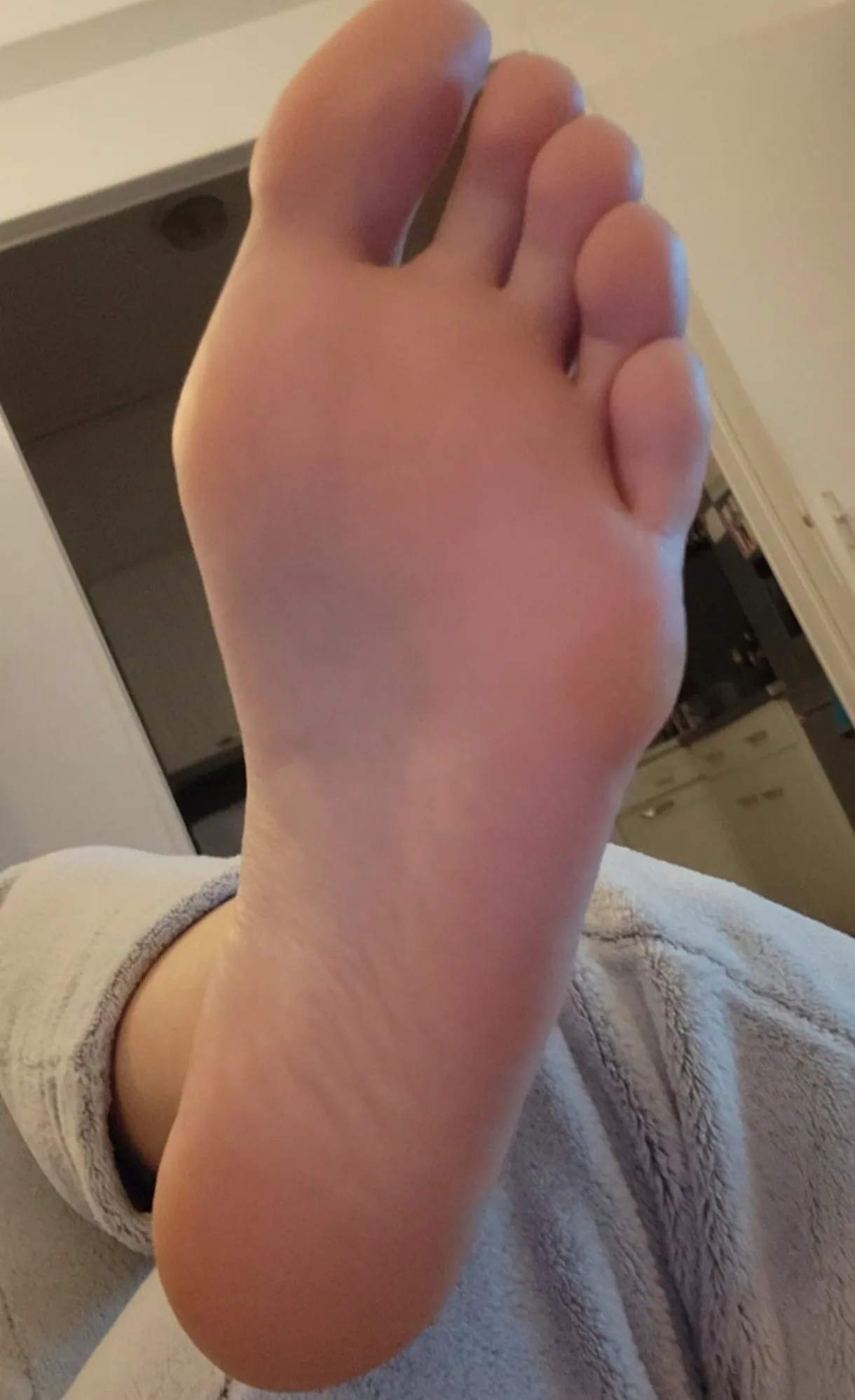 Tu attends quoi ? Tu ne veux pas me gâter ? 🍆👣🥵