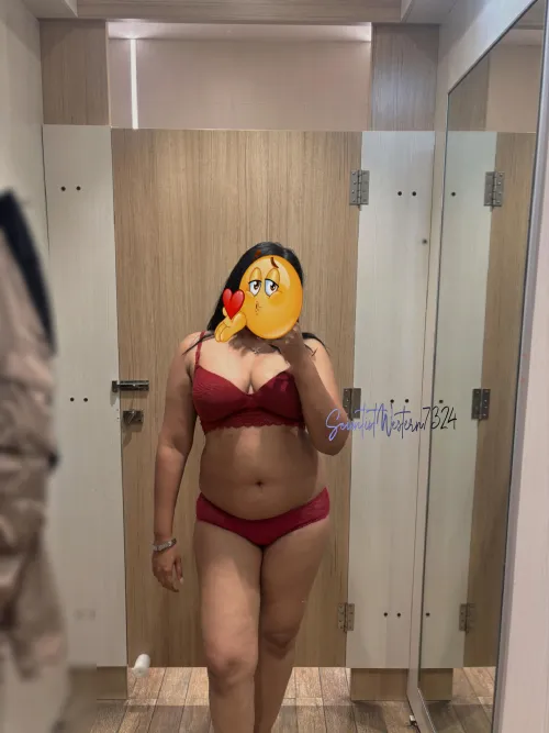 Would you date me or just wanna spoil me👄