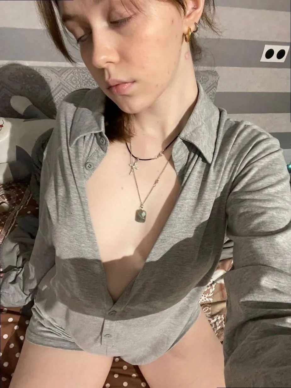 19 [F4M] Pull my hair, not my heart