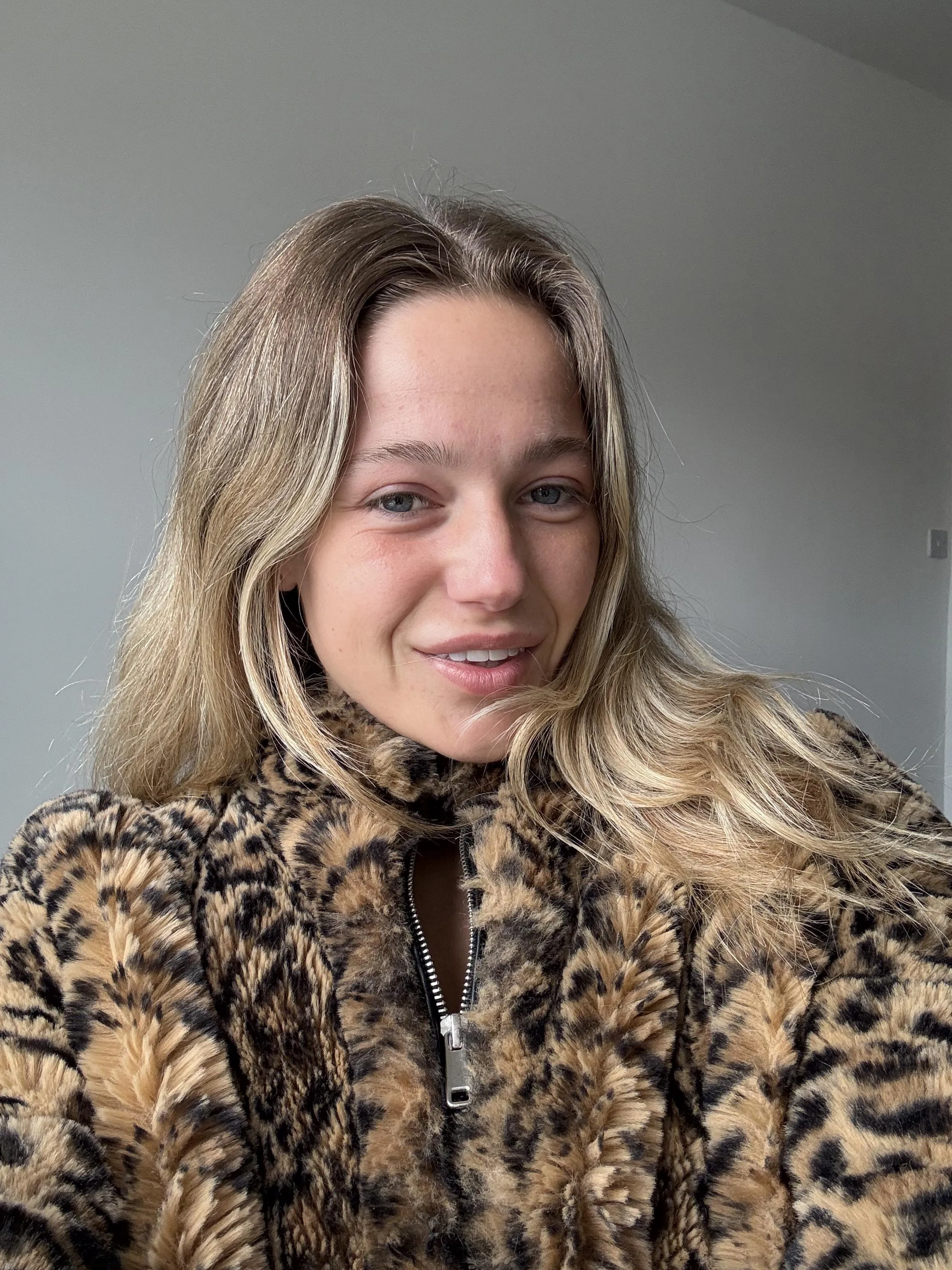 A lil selfie today in my fur 😇