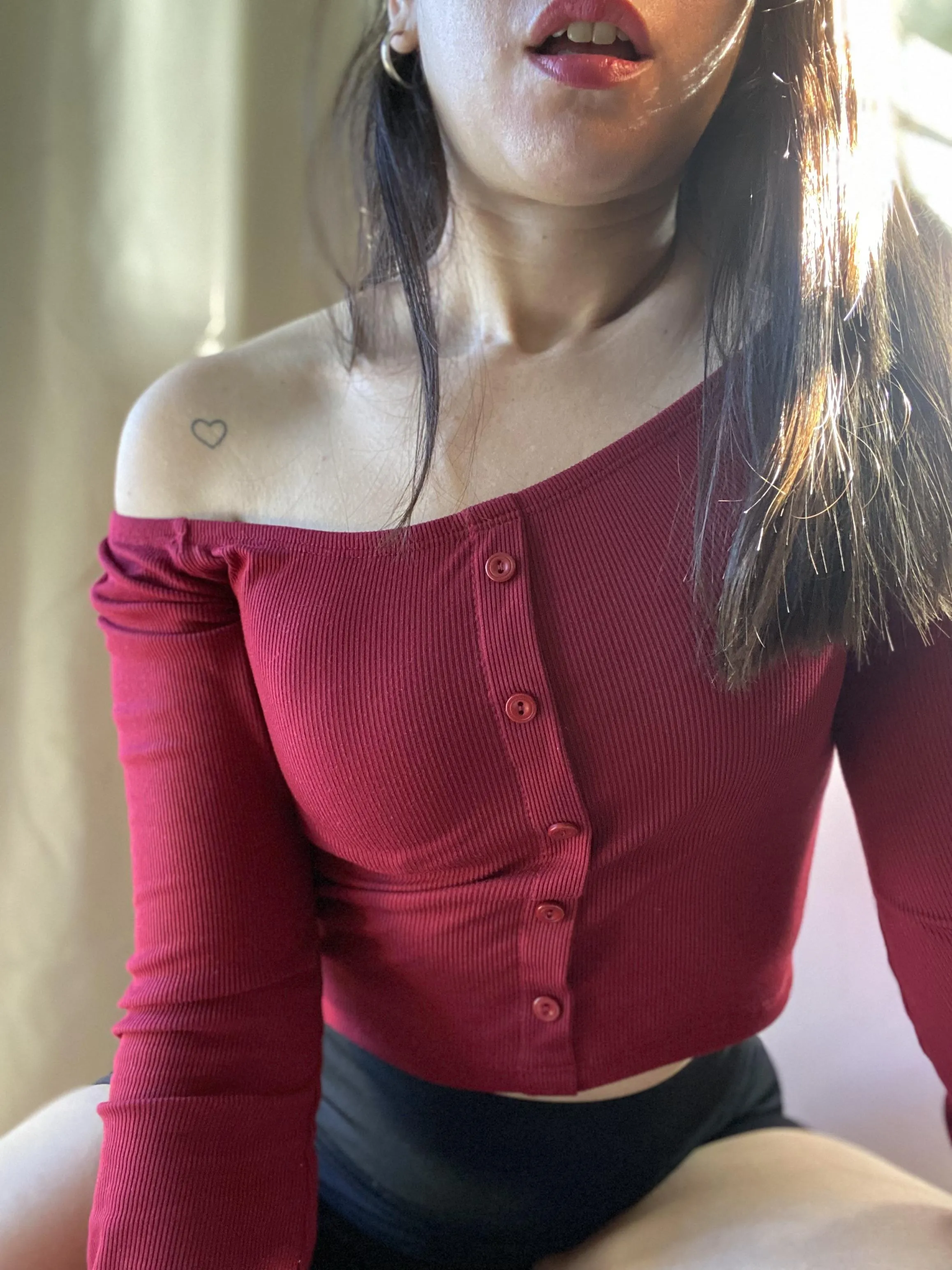 A tiny heart that says so much… and lips that speak even louder