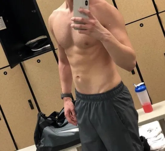 Anyone from Edmonton got JO bud 27 fit slim. Or gym bro? Masc discreet here