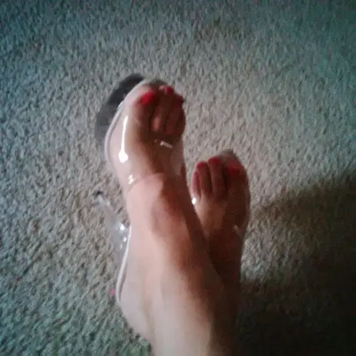 btm sissy for hard fucks with stocky hung or tattoed blue collar (vero beach host)