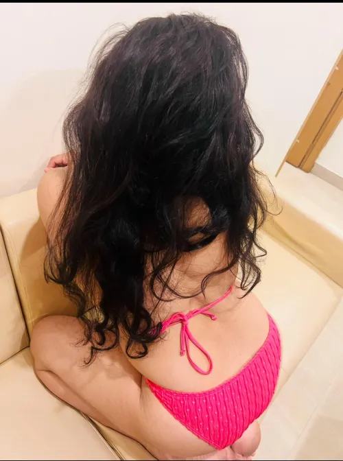 (C) 4 c, singles please stay away