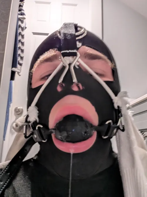 Close up view of the nosehook