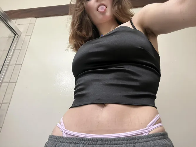 do you like how my stomach is peaking from my top?