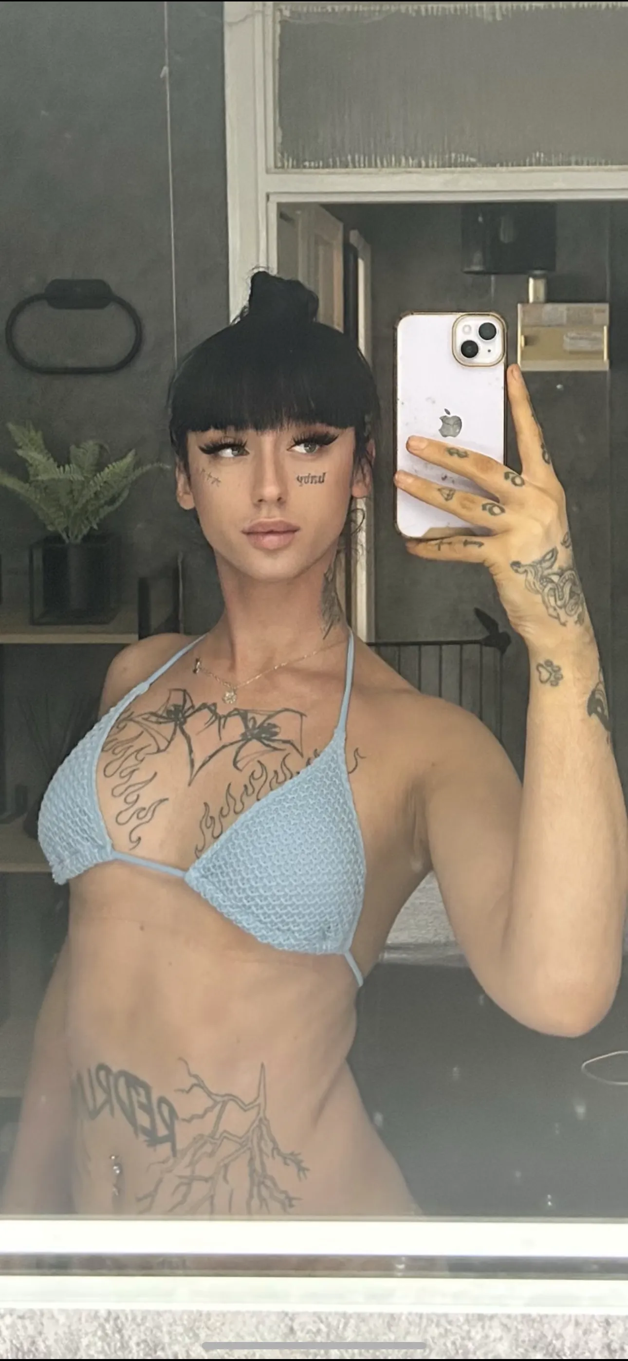 does a 19yo get more love or more dick in this sub