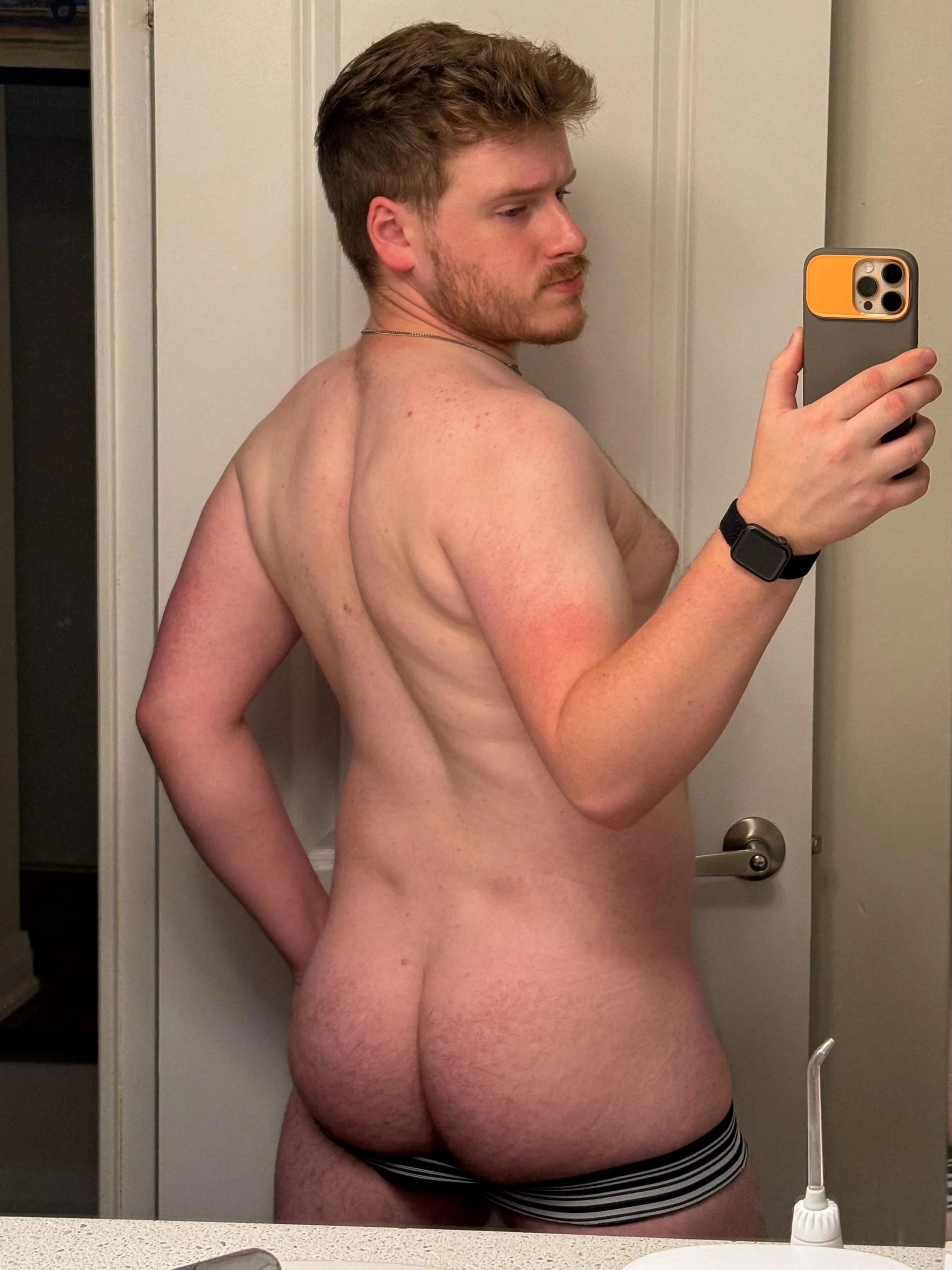 It’s hump day and I’m trying to get your attention with my hockey butt 😘 [27]