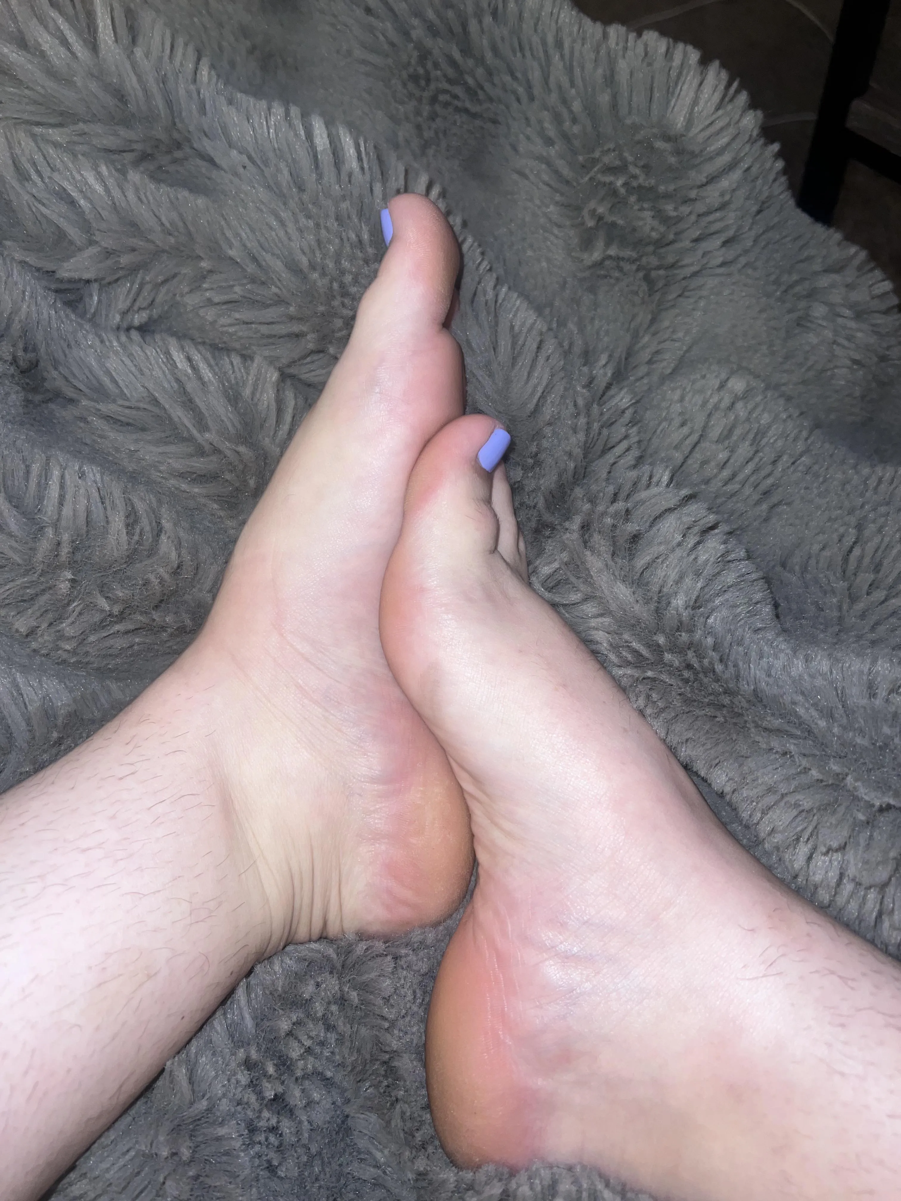 mommy wants to arch her feet on ur back…