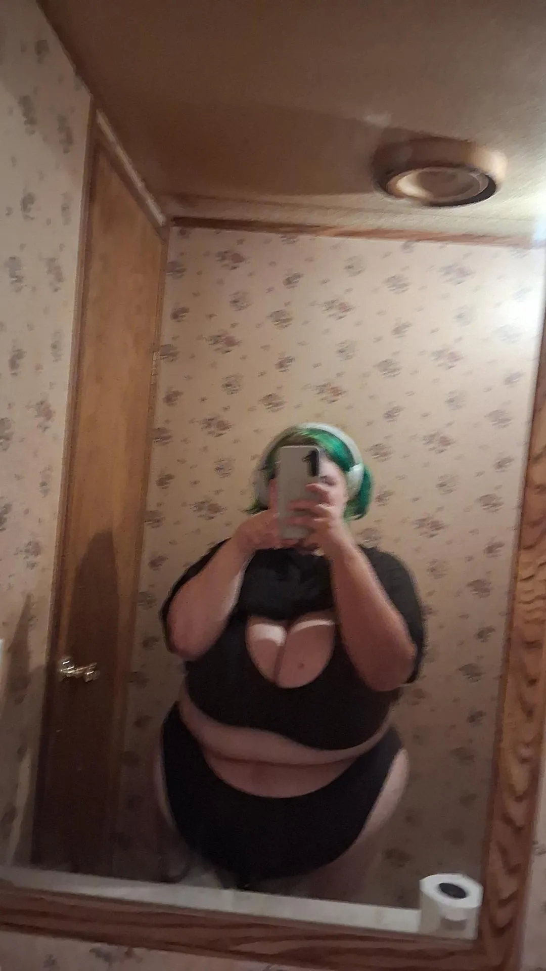 Ovulating 19 tell me how you would breed me