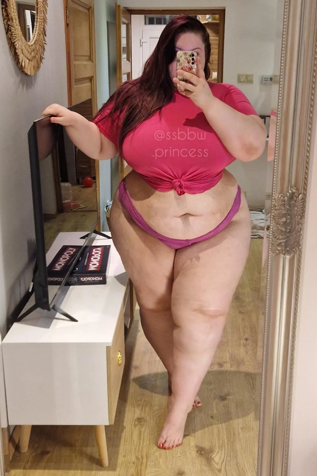 Pretty in pink, heavy on the desire 💗👀