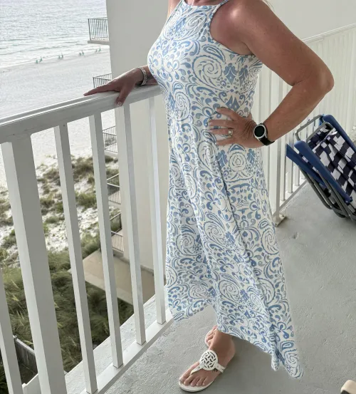 Thank you to all of my loyal followers and especially this of you who have purchased custom content(hopefully you enjoyed seeing everything you wanted). You all know how to make a girl feel special 💋.  Figured I would post a clothed pic for a change. 