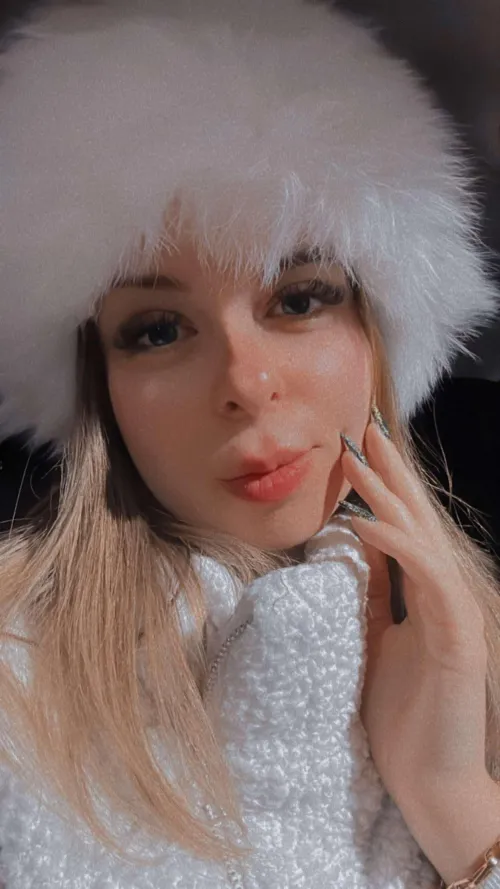 The hat stays on when we 🫦