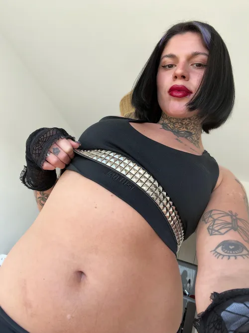 Who wants to get into my navel?