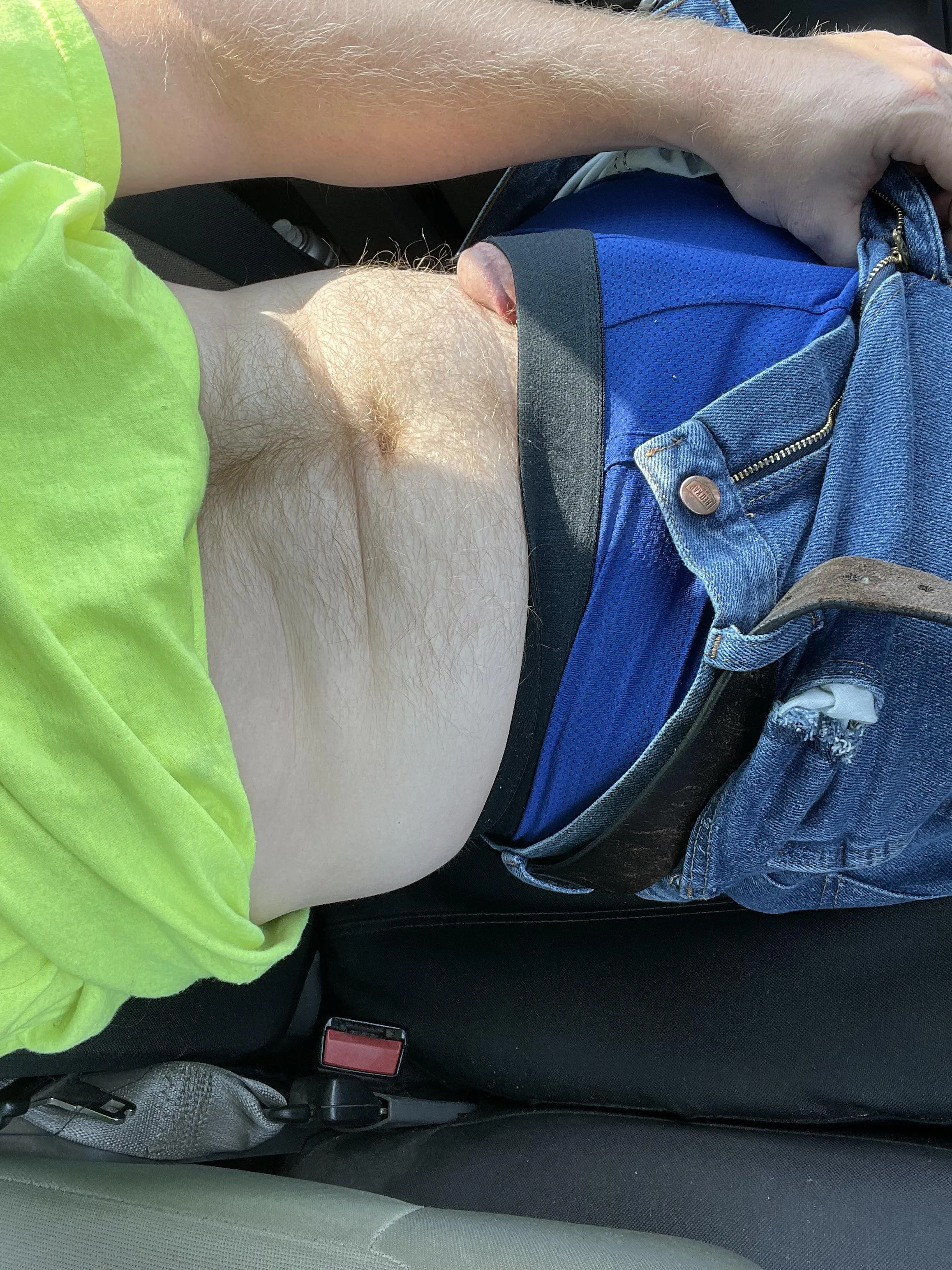 Women on here make me thankful for thick work pants cause containing this thing all day isn't easy 😅