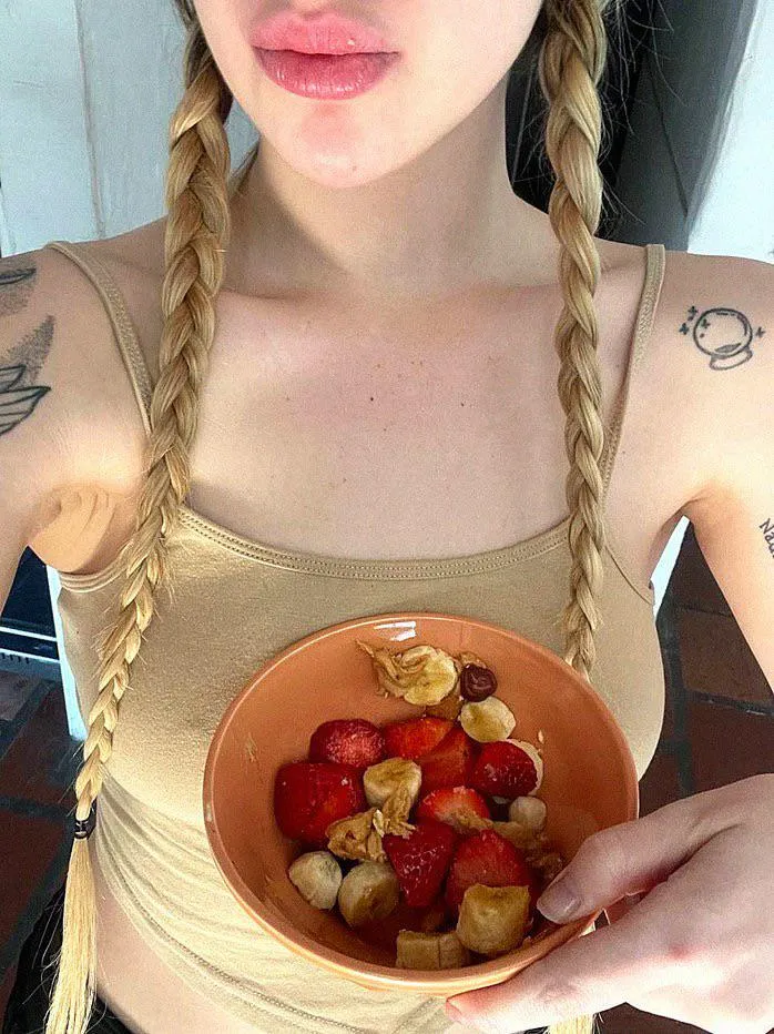 18 [F4M] this meal’s good but your dick would’ve hit the spot better