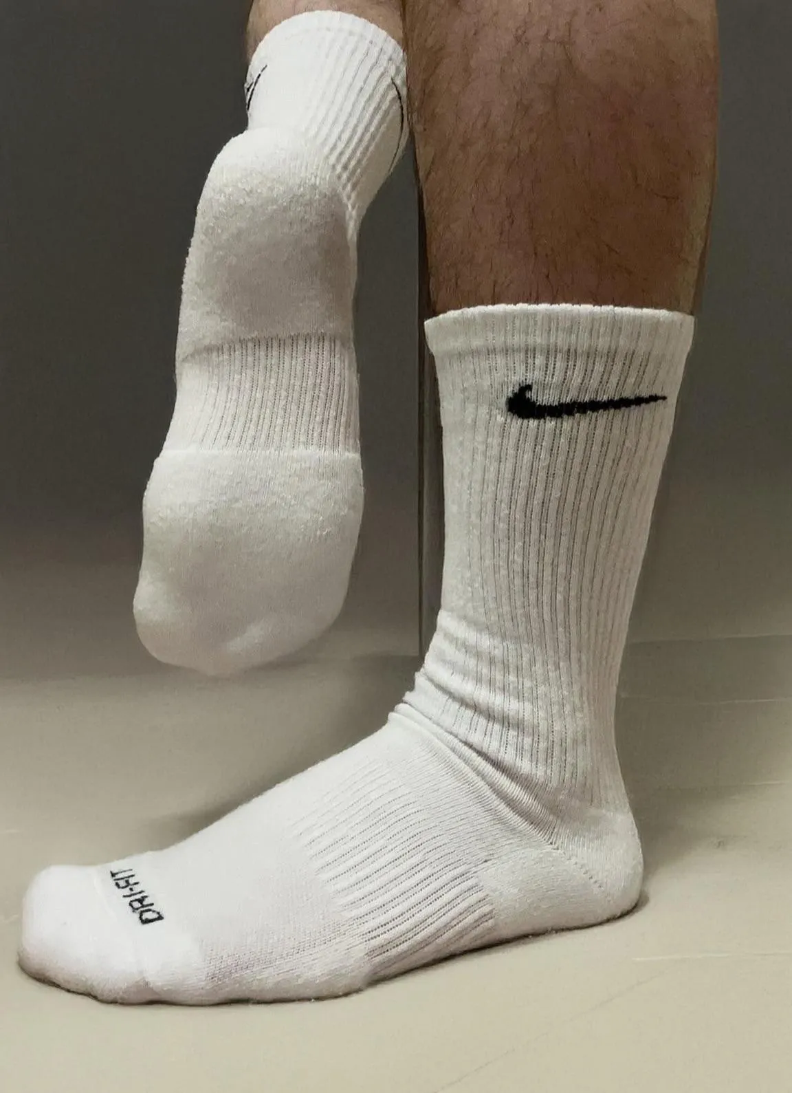 (28) Classic whites