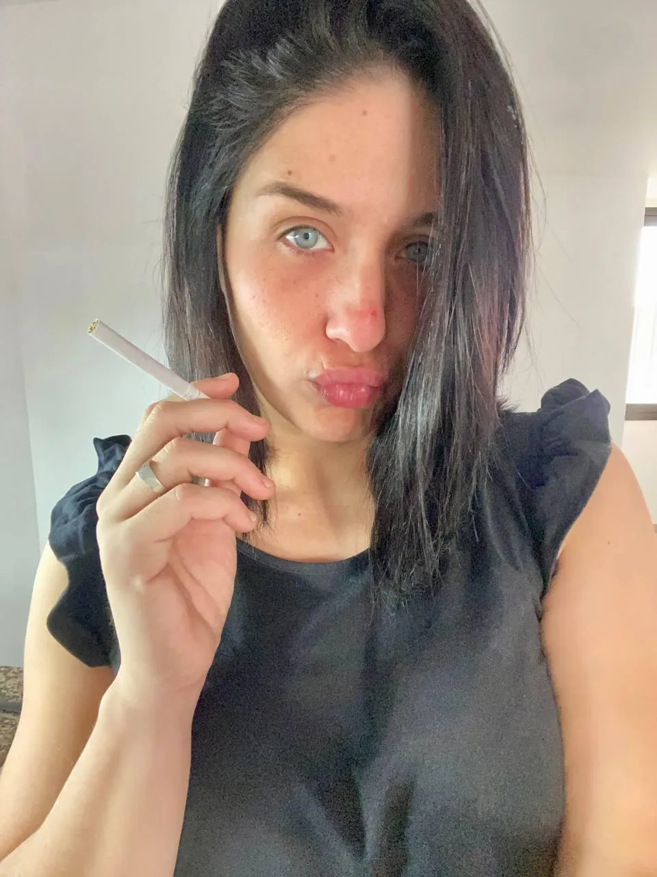Do you dare to share a cigarette, while I have fun?