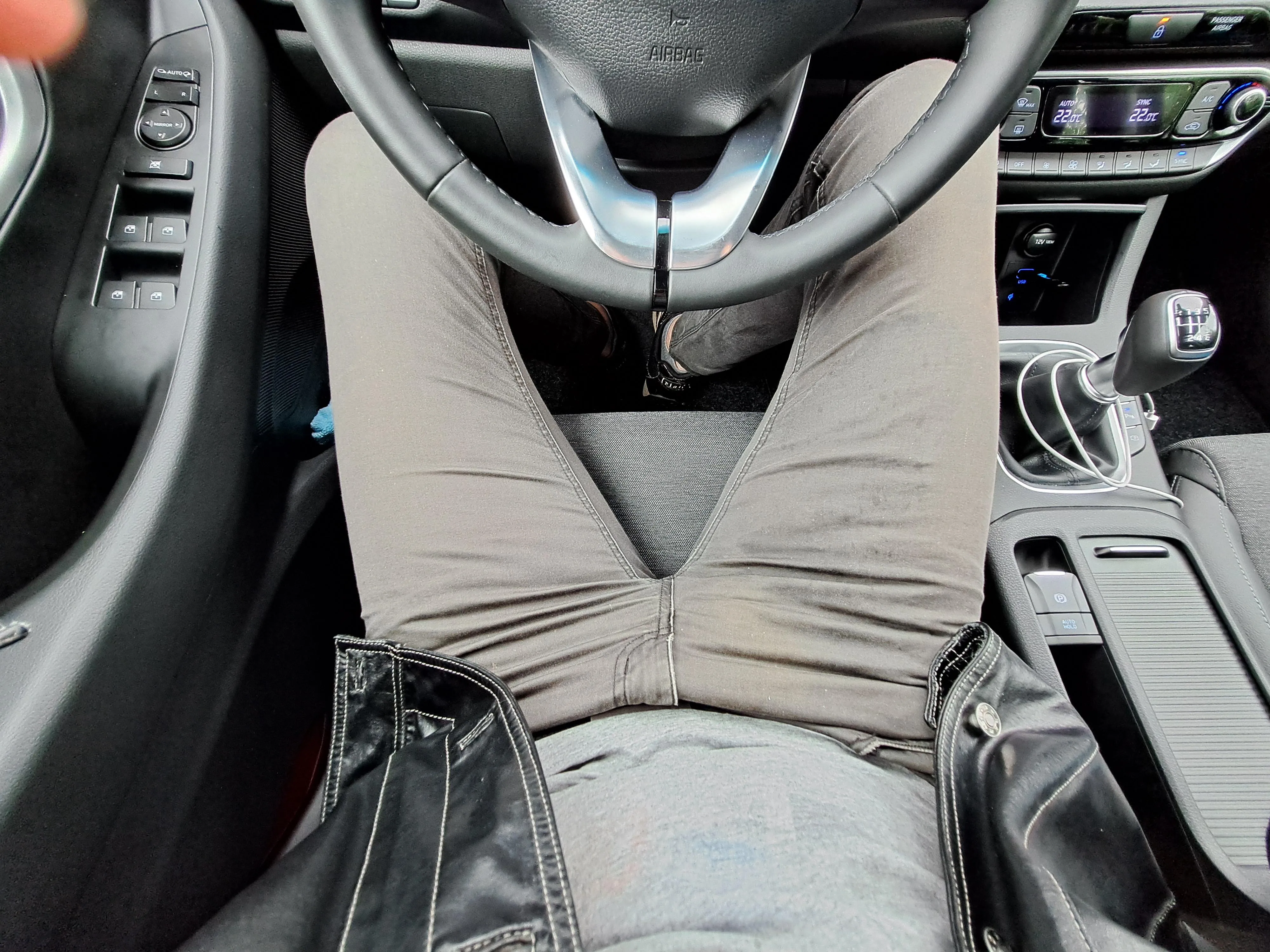 Driving in cum stained skinny jeans