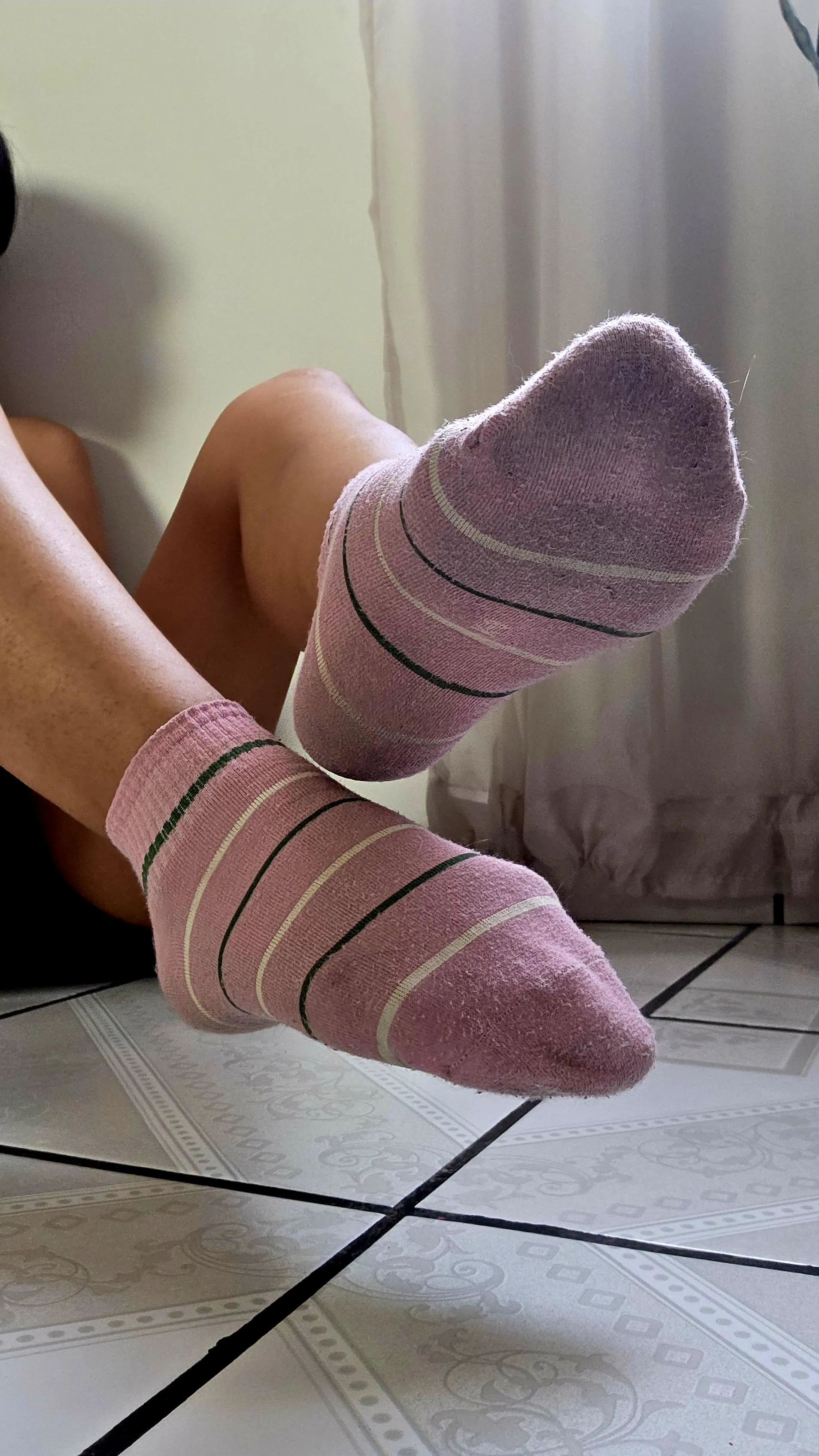 [F] I've had these socks on all day... and now the reel of control.