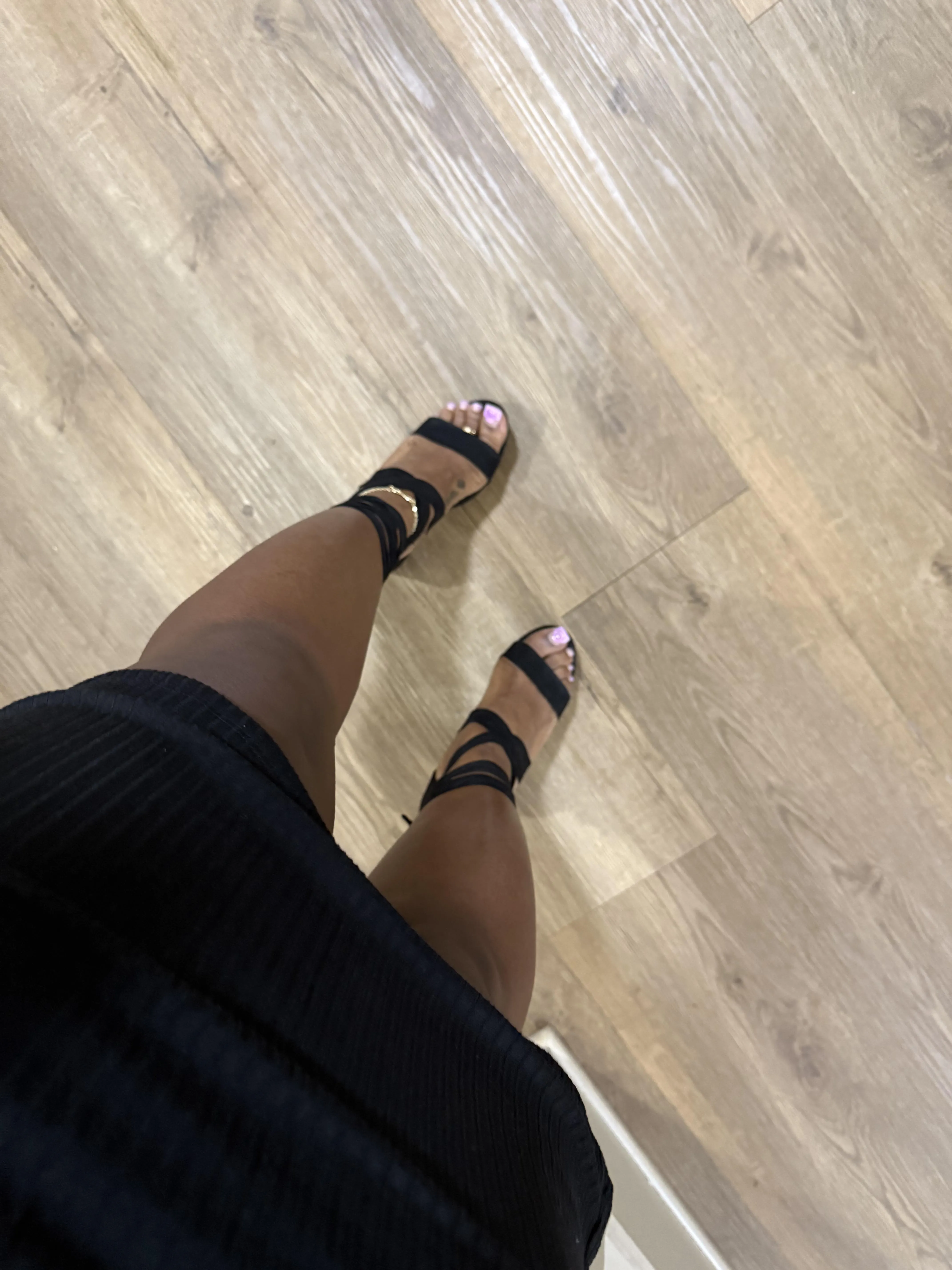 Heels on. Control locked in. Now I own your attention😉