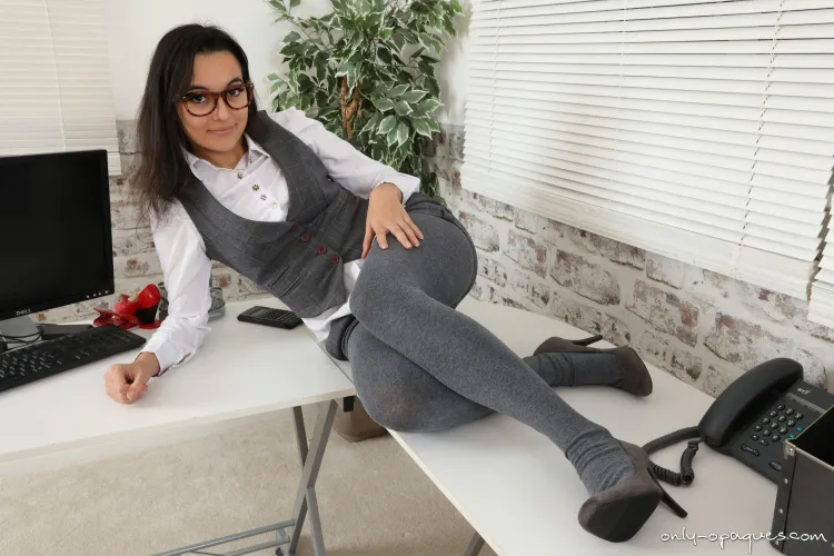 Only-Opaques Summer Fox in shorts, high heels and grey opaque tights