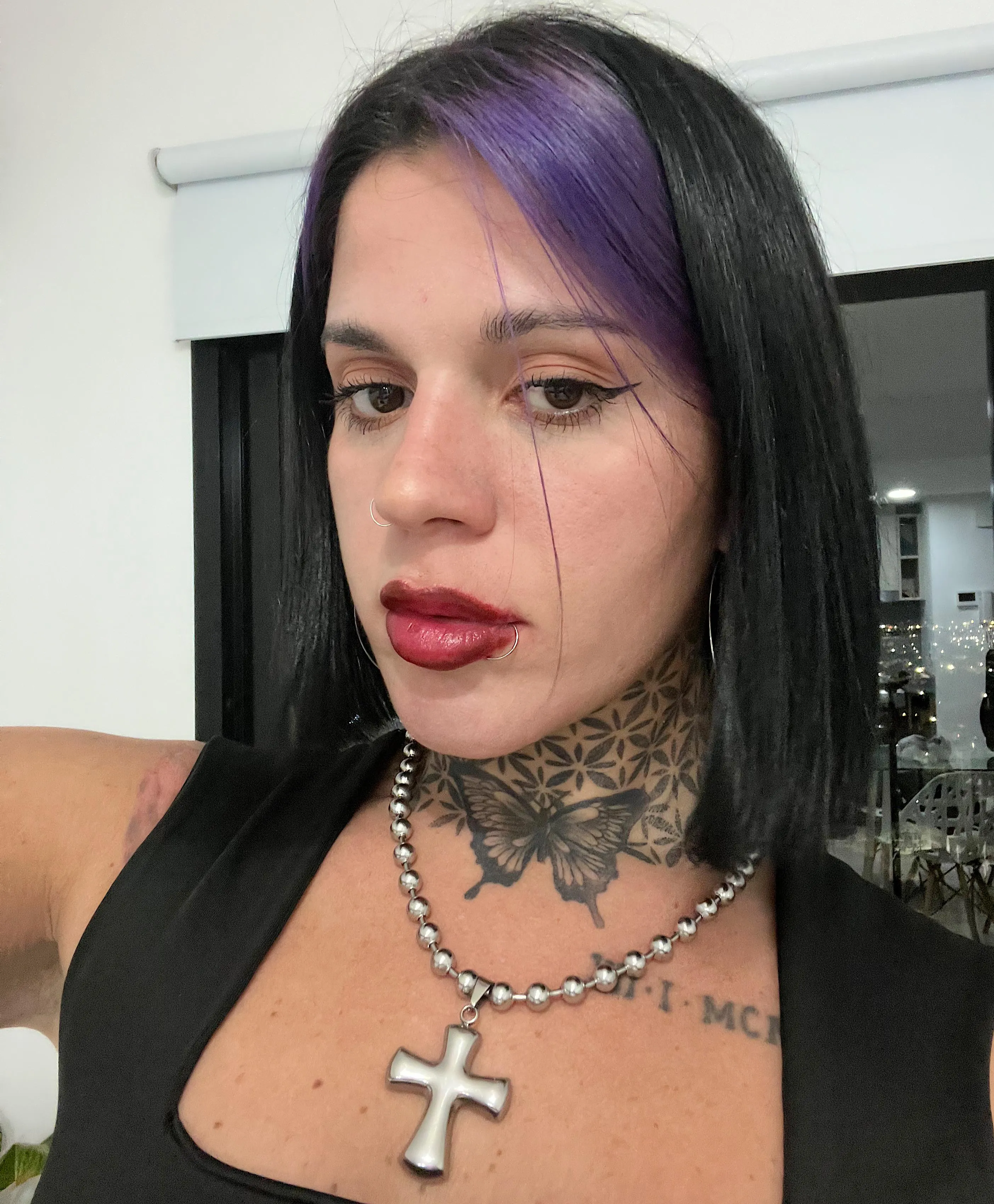 Very red to leave marks on your neck... or where do you want them?