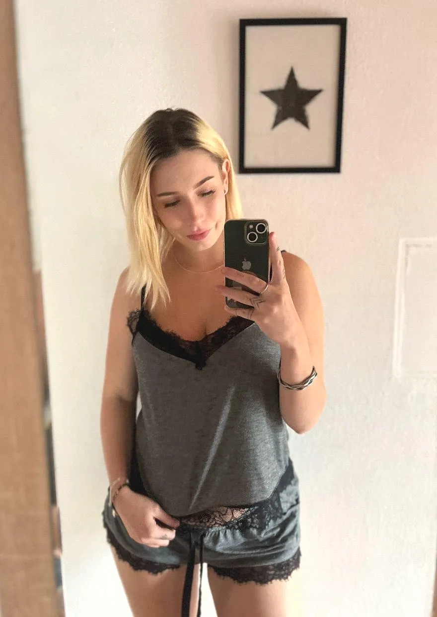 22 F4MF Im up for a casual night with married couple