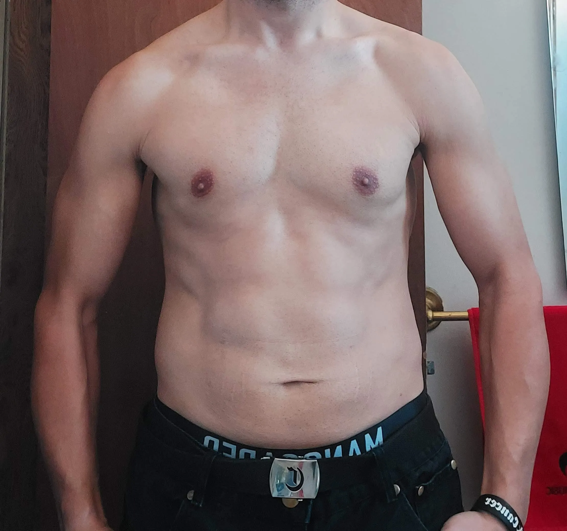33yr Fit hung Male available for single F's/MF's and group play.