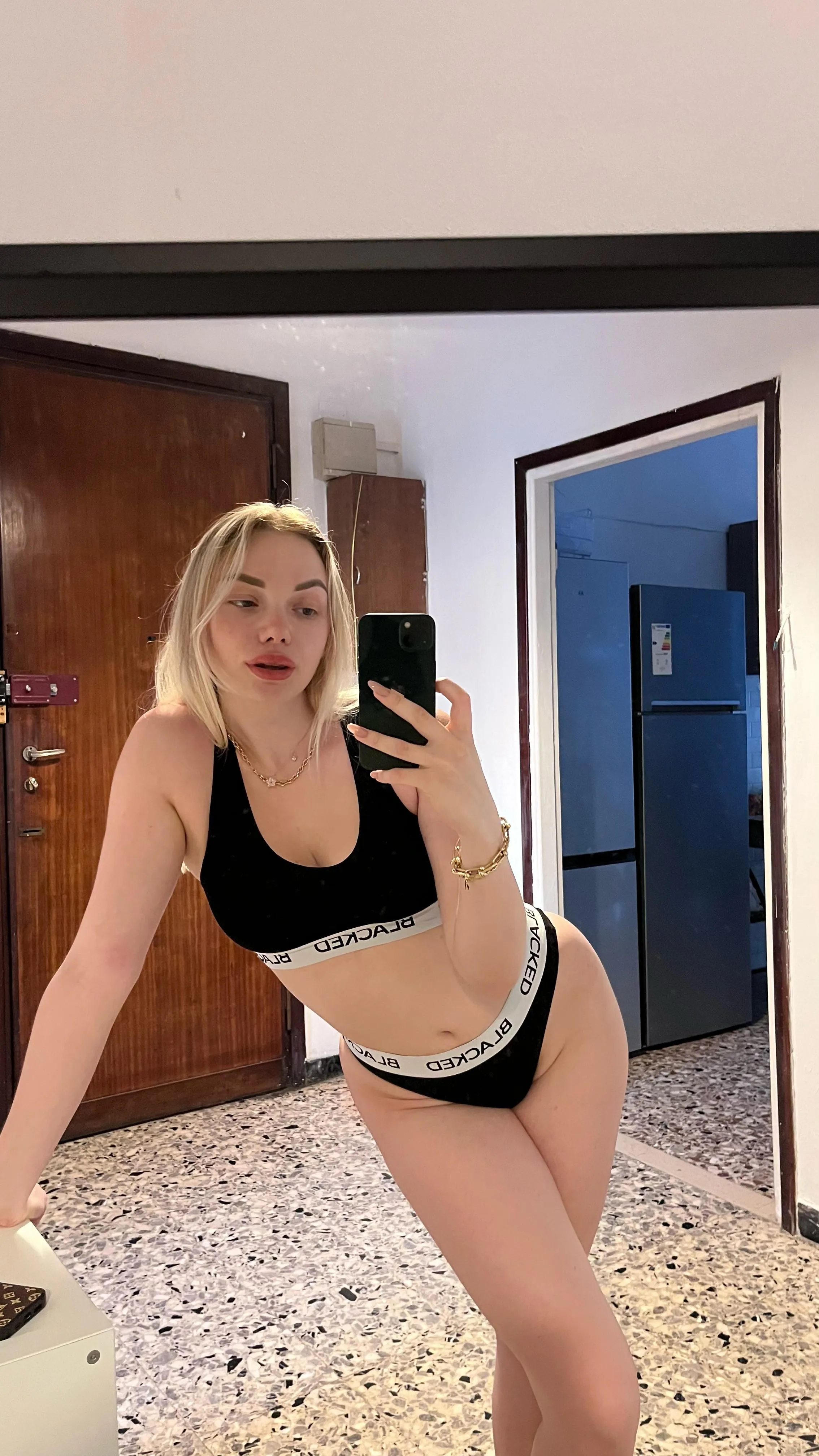 Does your tiny little white peepee cry when he imagines me with BBC?🥰