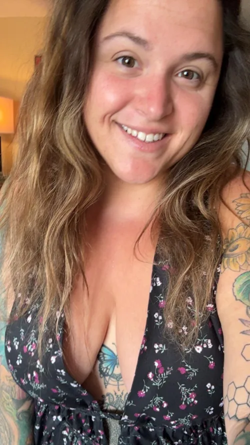 Flirtatious bbw covered in tattoos, happy Friday!