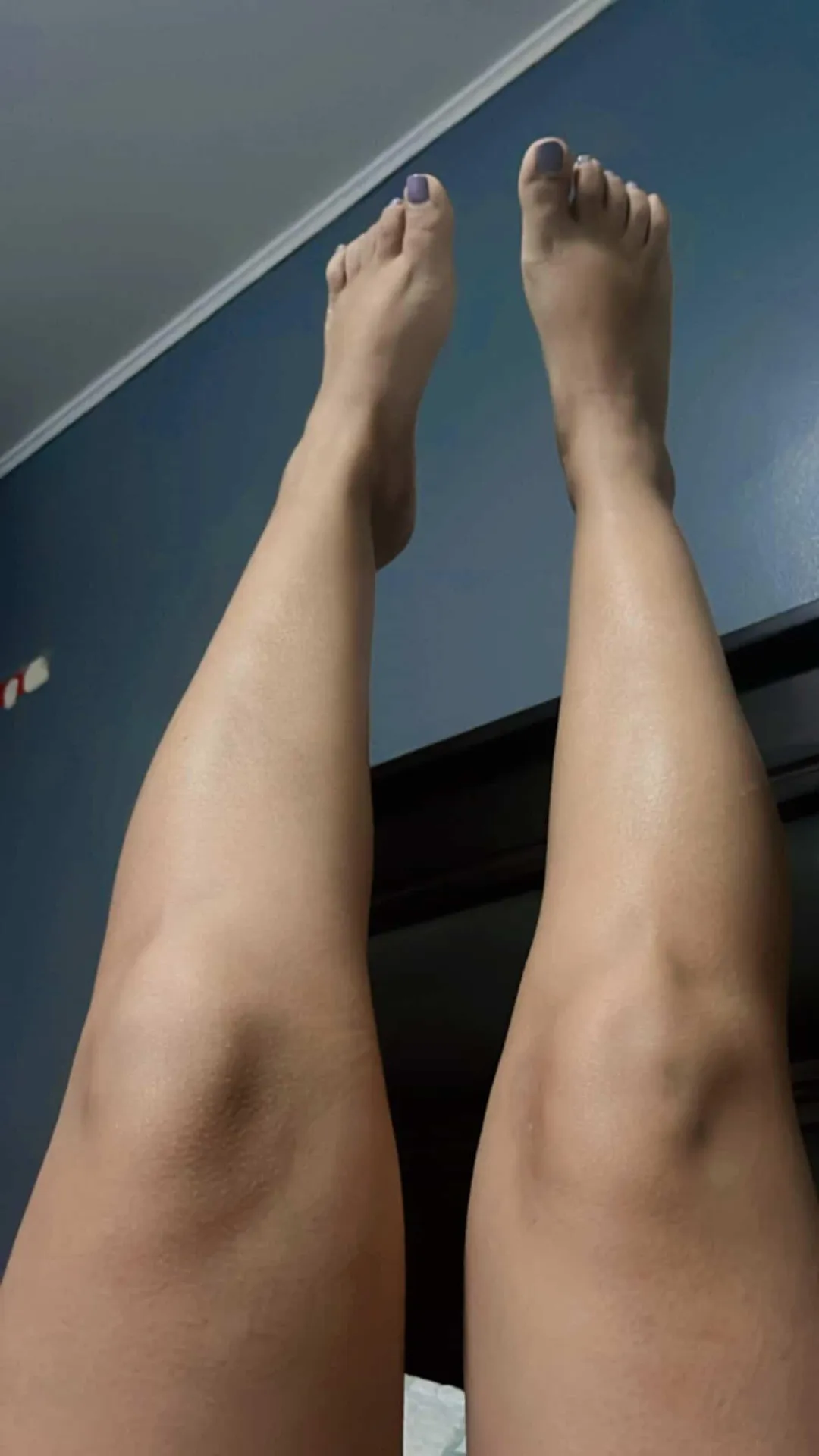 It's feet up Friday. Enjoy my latina legs and toes