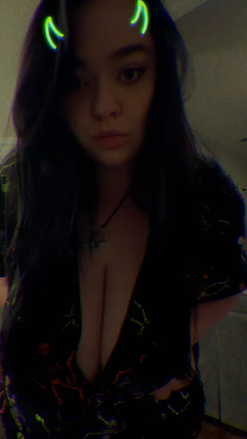 Felt kinda cute in my new jammies 🙈🖤💀