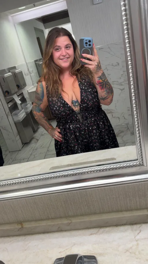Flirtatious bbw covered in tattoos, happy Friday!