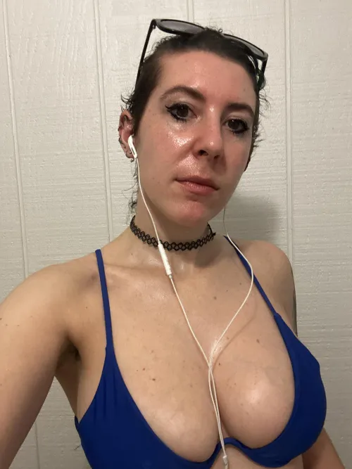 Headphones right in between