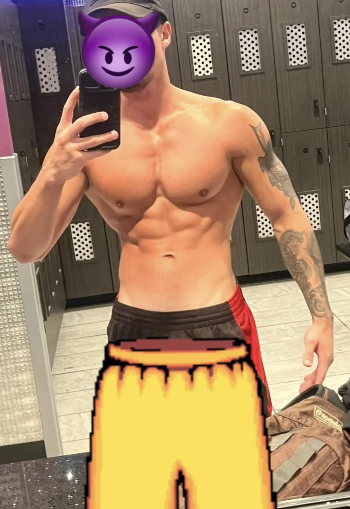 Let’s wrestle all oiled up and NUDE in bed 😈😈 Hope you can handle me being 6’3 217lbs of MUSCLE!