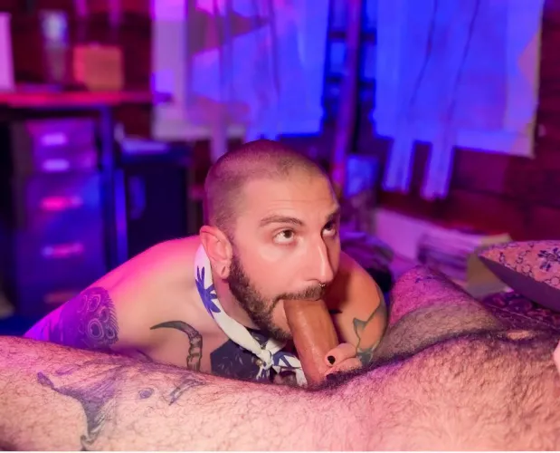 My true happy place. DMs open for anyone in the Bay Area 😈