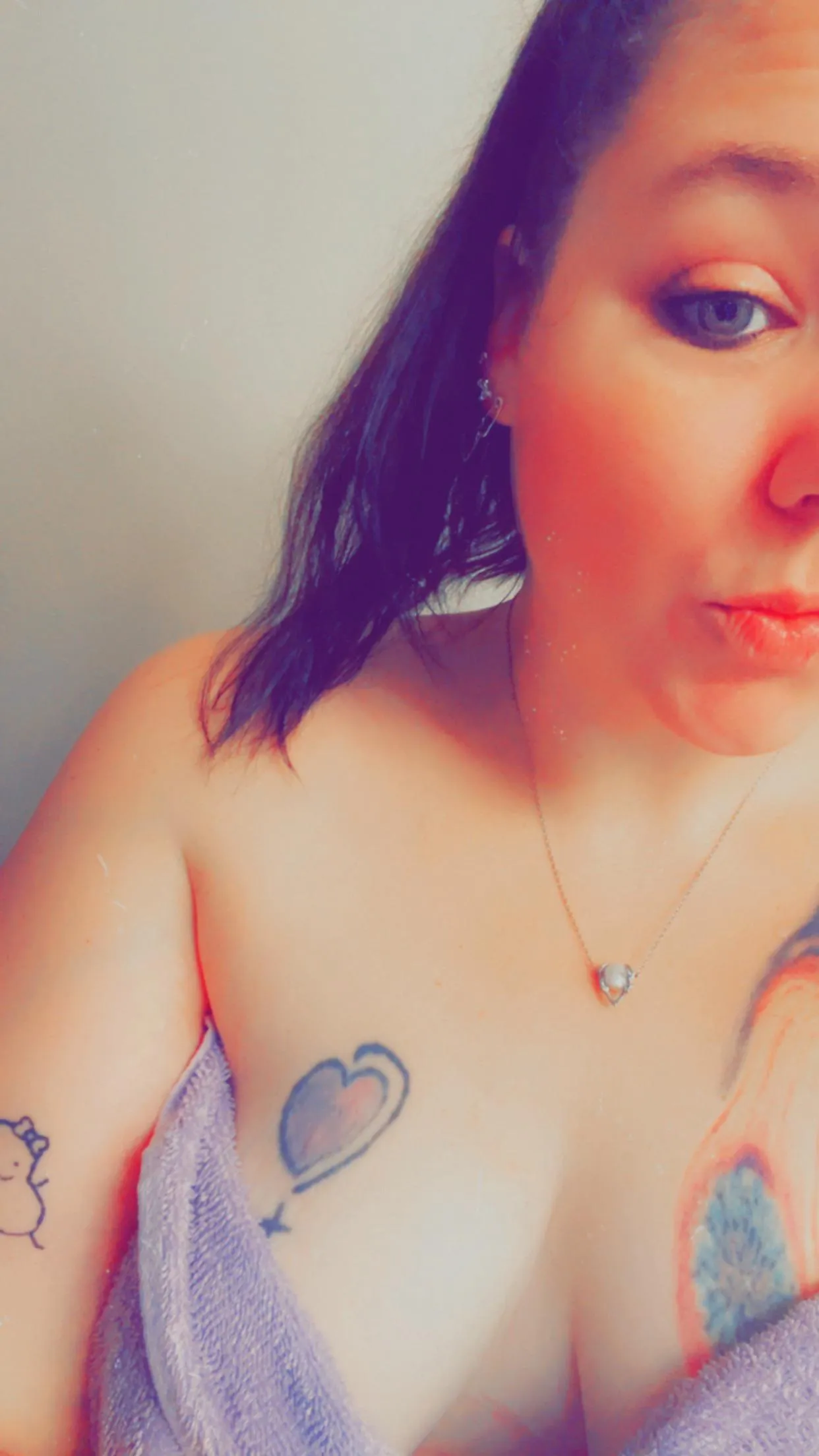 [Online] looking to be taken care of. Need some love 😘😘