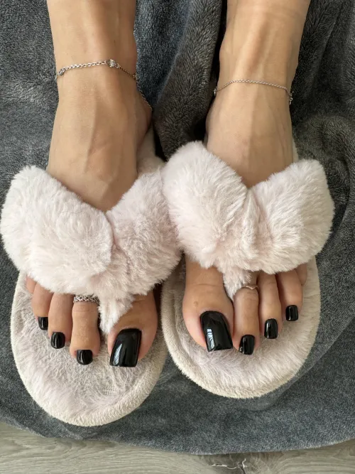 They are so hot with black pedi