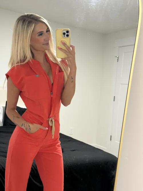 This sweet  nurse can’t wait for your load😋💗