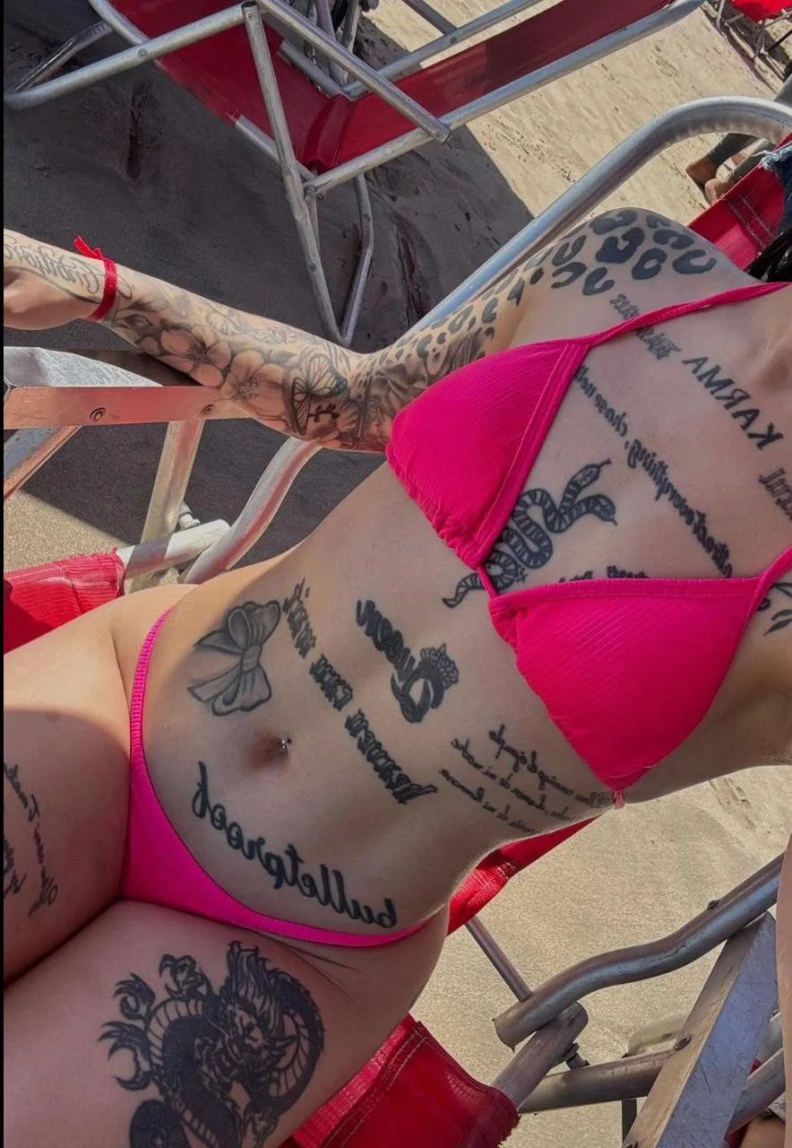 Tunge kys på mine bryster får mig til at stønne