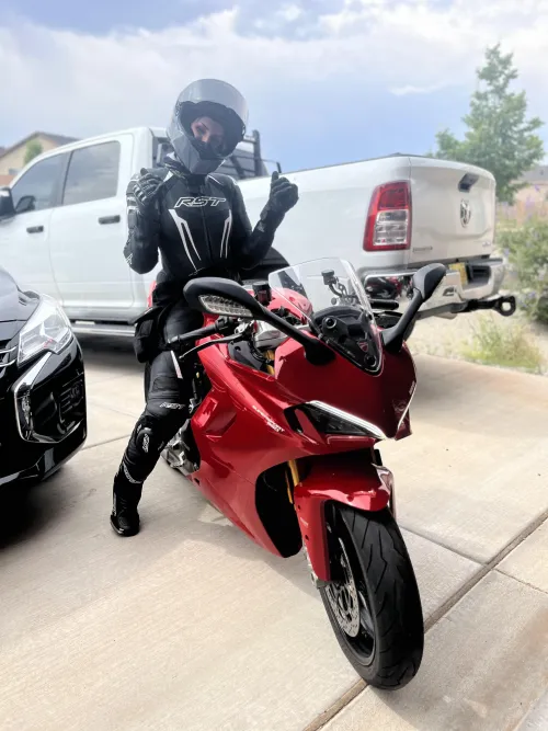 A little love for the full leathers? I know there's no skin showing, but I'm still on a Ducati (;